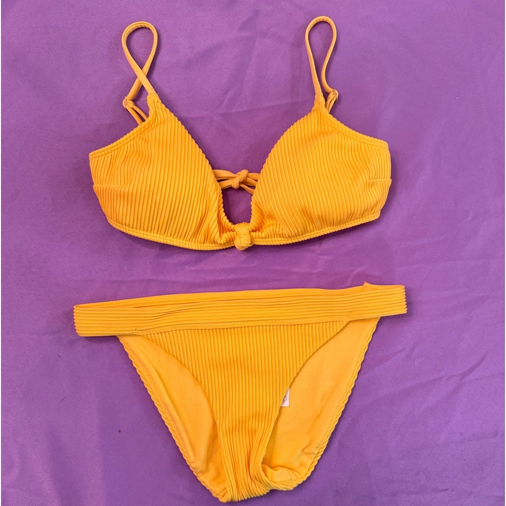 Hollister yellow bikini top and bottom S